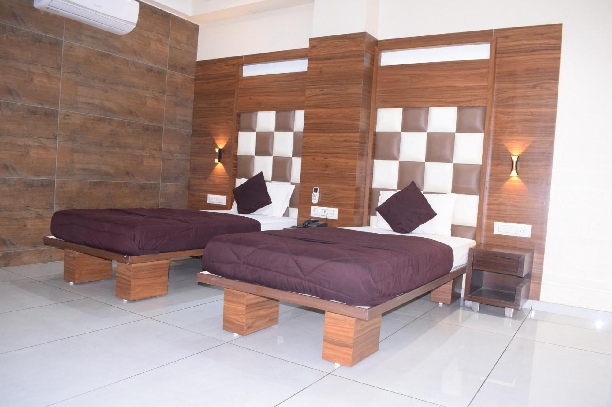 Hotel Viram Pardi Exterior photo